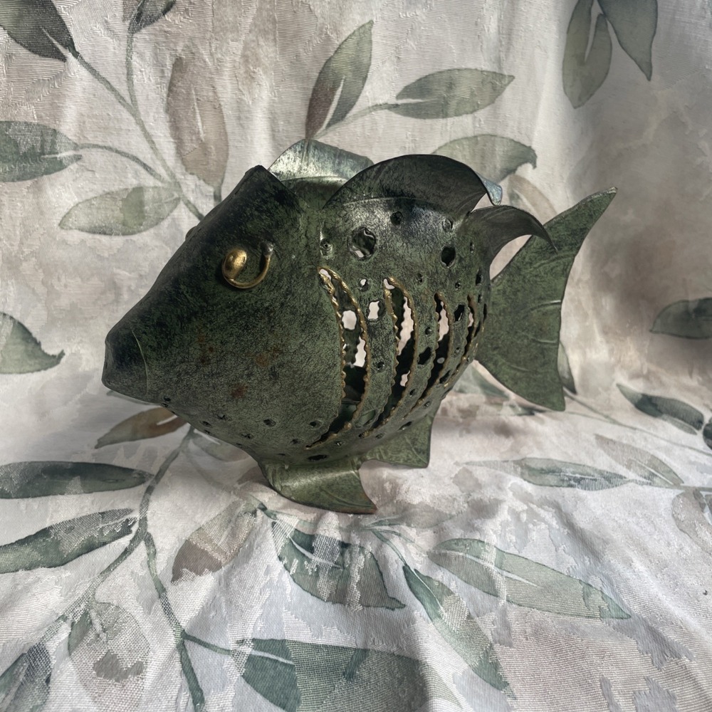 Metal‎ Fish Shaped Sculpture Tea Light Candle Holder Décor Green w/Gold Accents - Picture 3 of 5